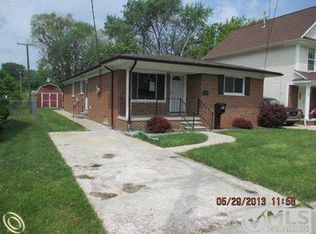 27325 Maple St, Roseville, MI