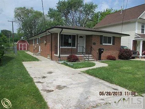 27325 Maple St photo 1