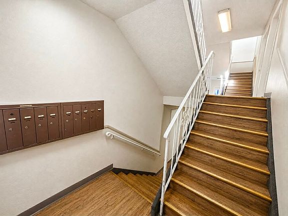 3rd image of 921 12th St APT 204