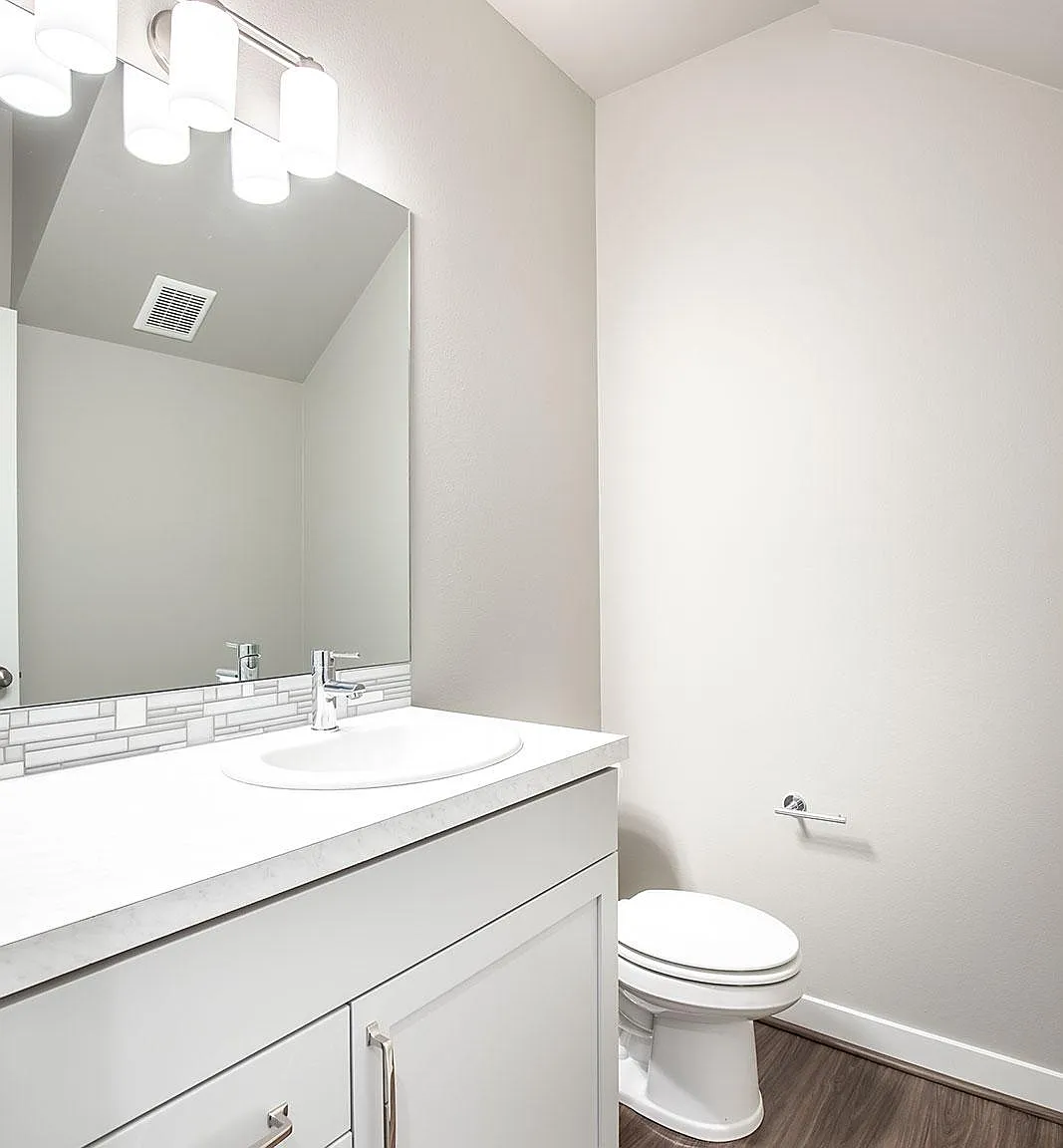 4 bed, 2.5 bath, 1900 sqft, $3,995 — Photo 4