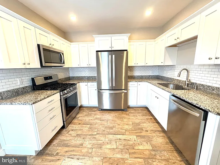 425 Juniper St — Photo 11