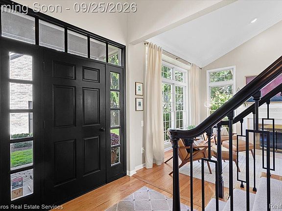 5th image of 936 Lochmoor Pl