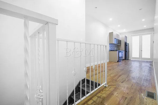 Rented by Brick&Mortar | media 52