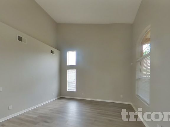 3rd image of 16651 Midsummer Ln