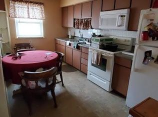 703 Peoria St APT 3, Washington, IL 61571