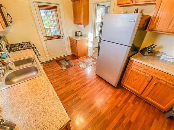 3rd image of 608 Frances St