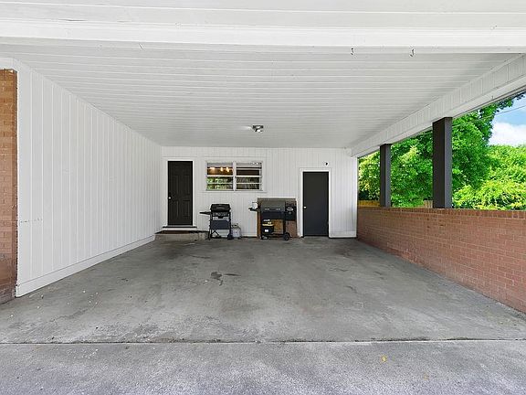 4th image of 206 Lafayette Blvd