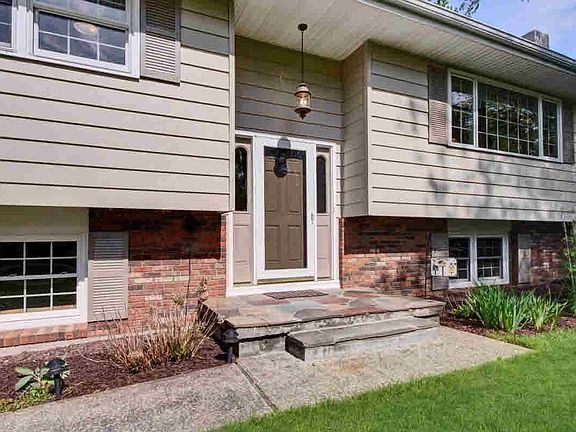 4th image of 3 Margaret Dr