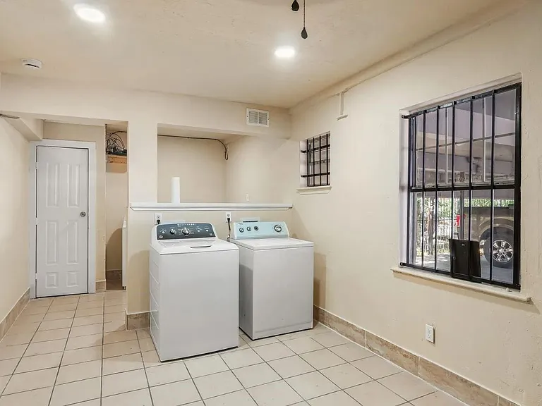 2819 Berry St #1 — Photo 10