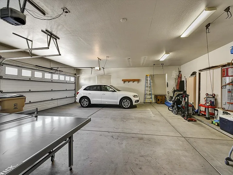 412 E Yearling Rd — Photo 26