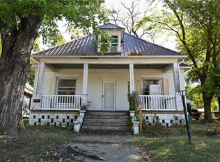 804 N Main St, Nevada, MO 64772