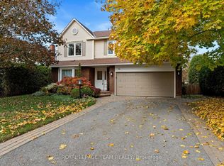 16 Phylis St, Ottawa, ON K2J1V2
