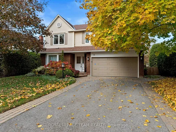 16 Phylis St, Ottawa, ON K2J 1V2
