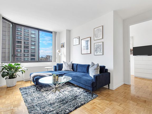 4th image of 210 E 65th St Unit 16B