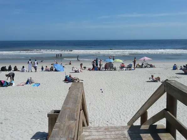 477 2nd St S #104, Jacksonville Beach, FL 32250