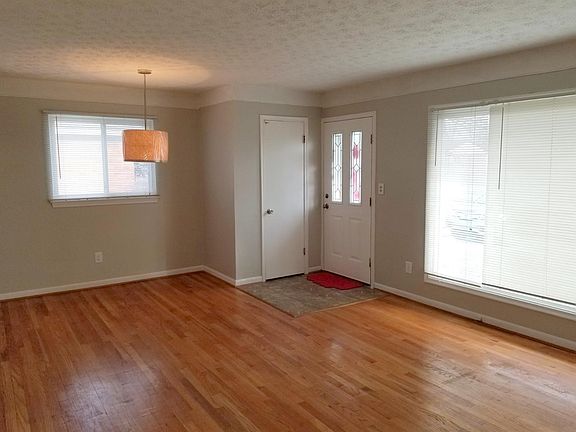 4th image of 1060 Desoto Ave