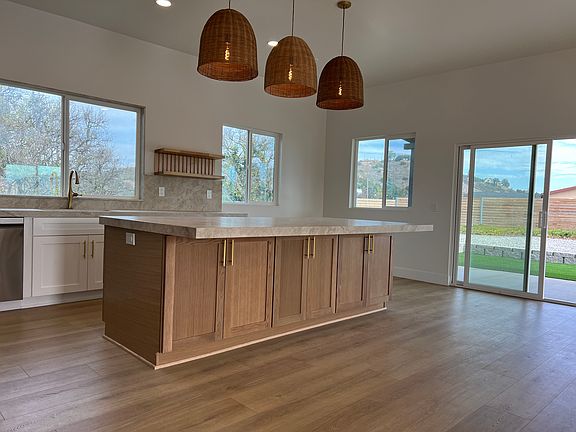 3rd image of 1531 Avohill Dr