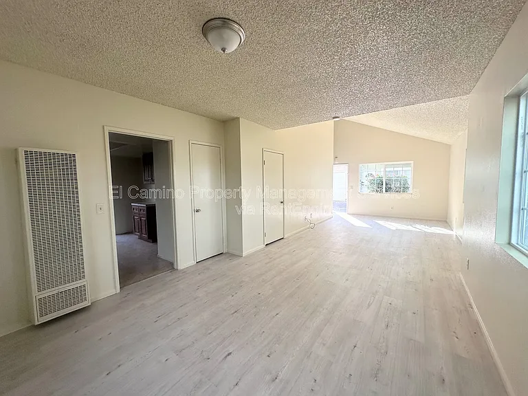 11140 Duncan Ave #A — Photo 3