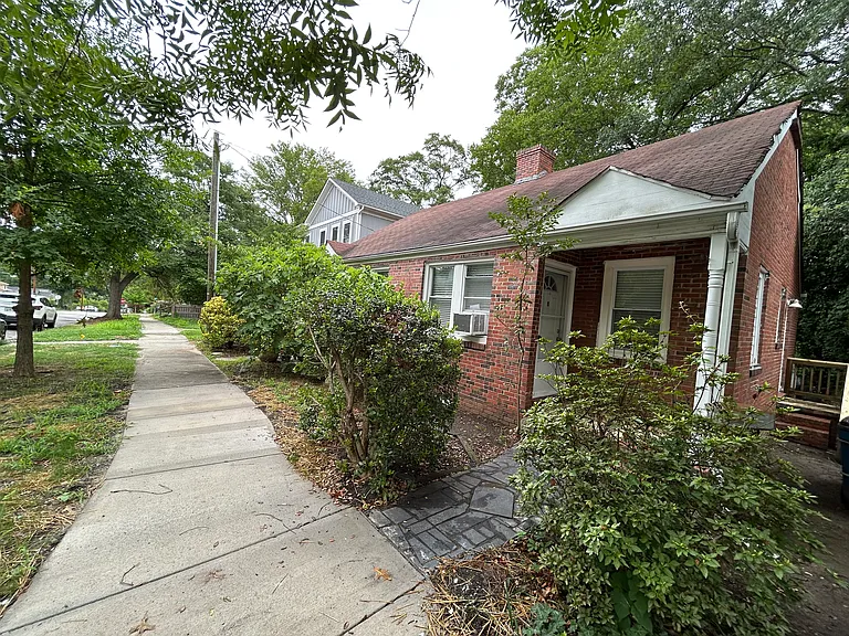 914B Lancaster St — Photo 1