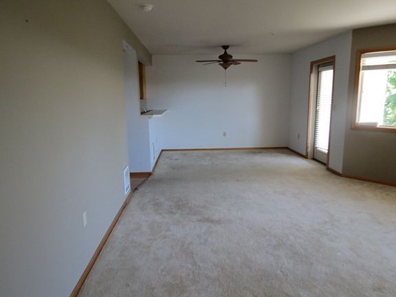 5th image of 26325 Illinois Ave NE