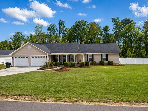 327 Edgewood Cir, Douglas, GA 31533
