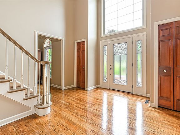 2nd image of 2415 Wedgewood Dr
