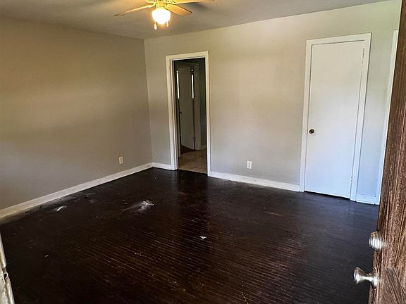 2nd image of 3014 Forsythe Dr NW
