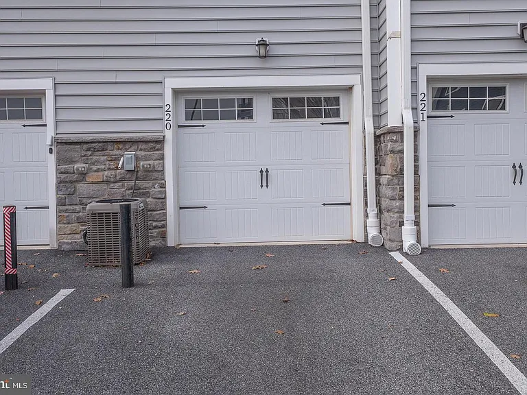 220 Charles Ellis Dr — Photo 54