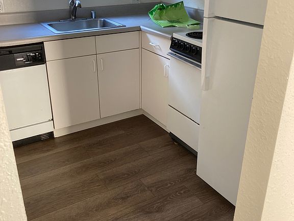 3rd image of 3068 Gardella Plz APT 10