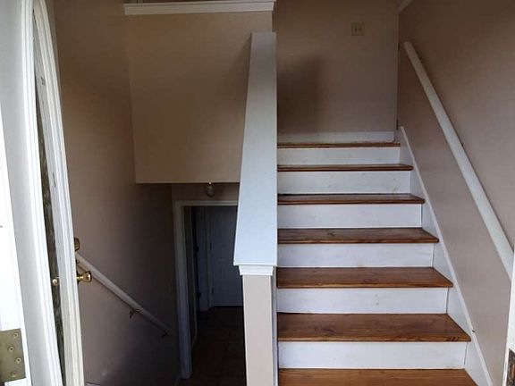 3rd image of 125 Smith Ln