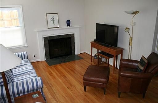 3rd image of 2000 Crestland Dr