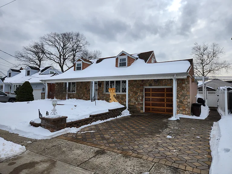 993 Ferngate Dr — Photo 1