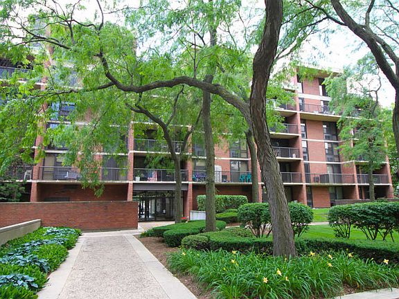 3rd image of 2941 S Michigan Ave APT 103