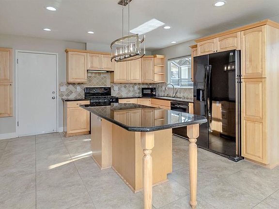 3rd image of 1813 Baywood Ln
