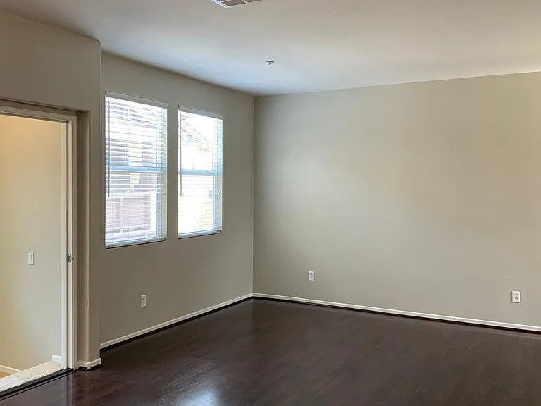 16956 Laurel Hill Ln — Photo 4