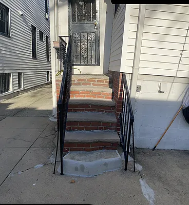 Rented by Farran & Associates | media 2