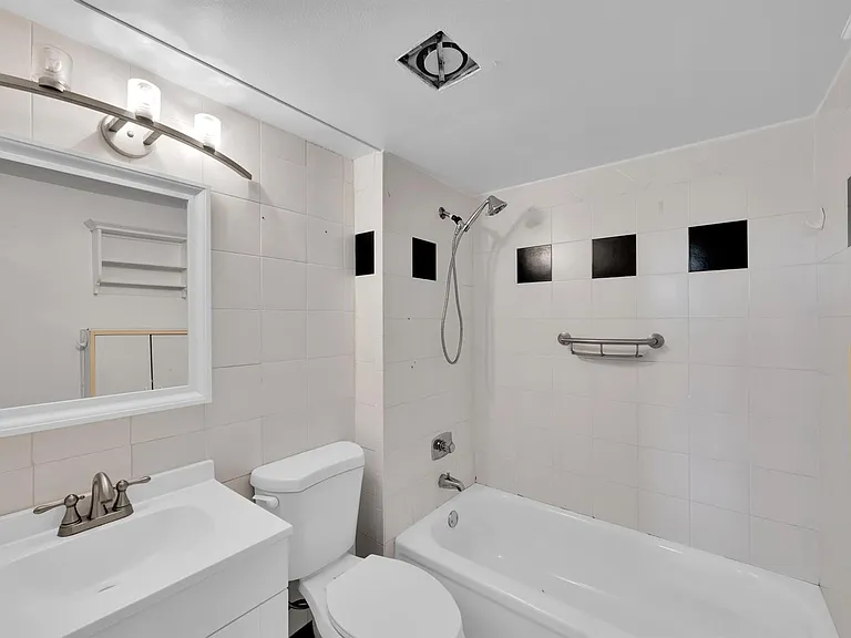 118 Royal Park Dr #4G — Photo 14