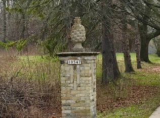 10547 N Range Line Rd, Mequon, WI 53092
