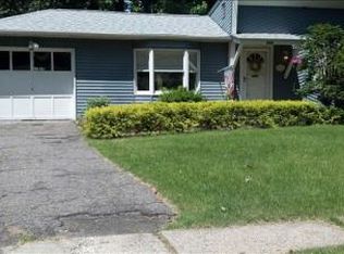 285 Cleveland Pl, River Edge, NJ 07661