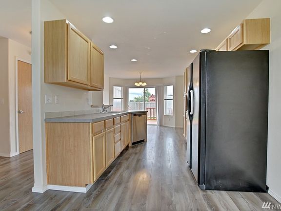 4th image of 16603 Greenleaf Ave SE