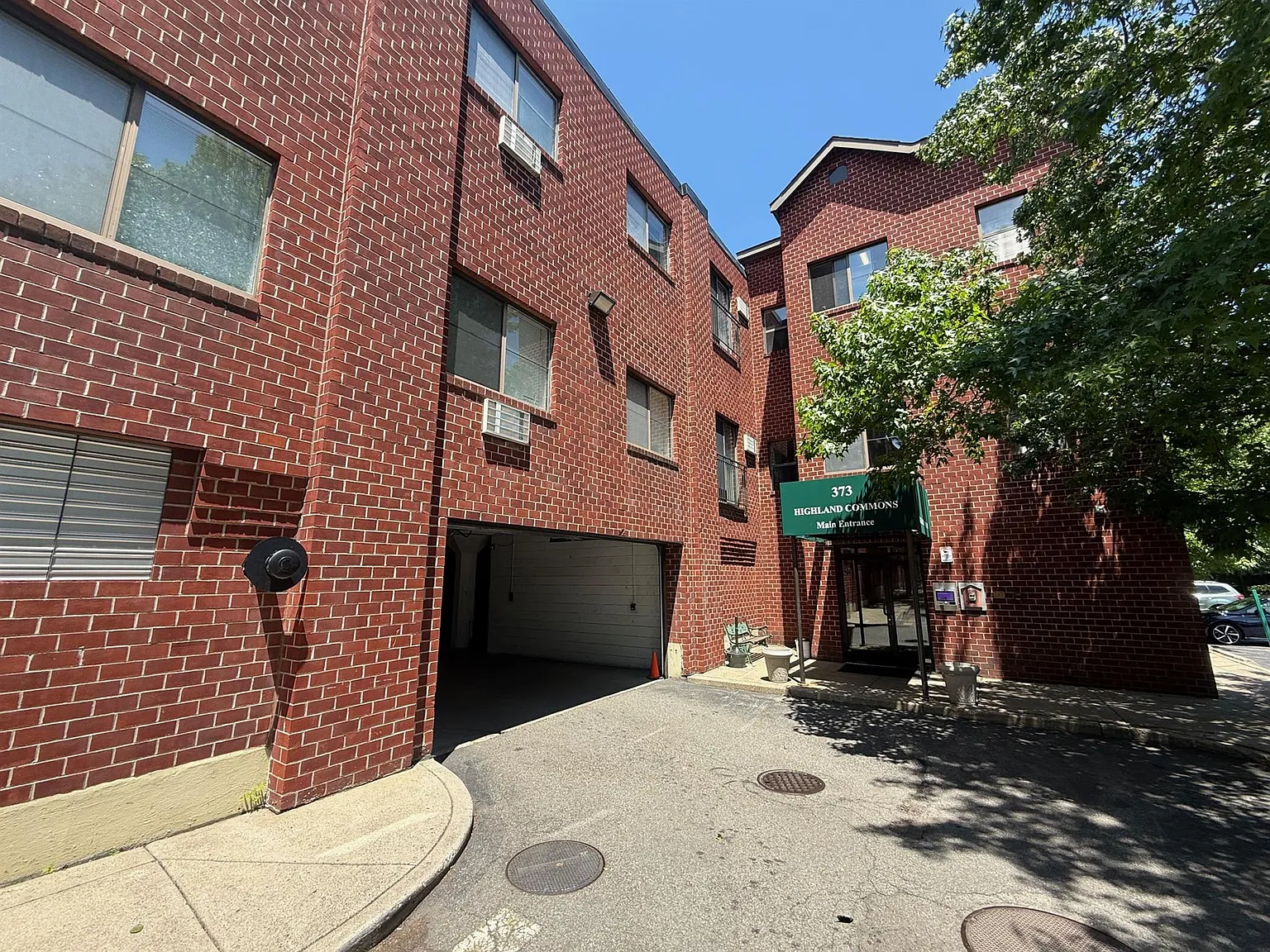 2 bed, 850 sqft, $3,200 — Photo 3