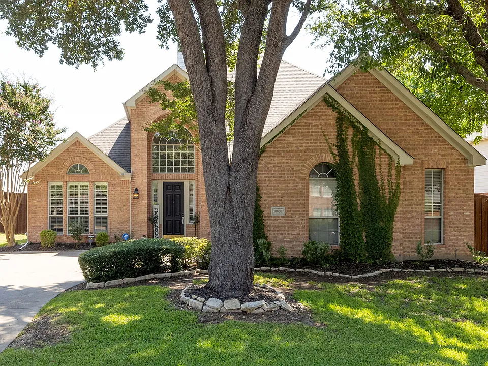 Briar Brook Ln