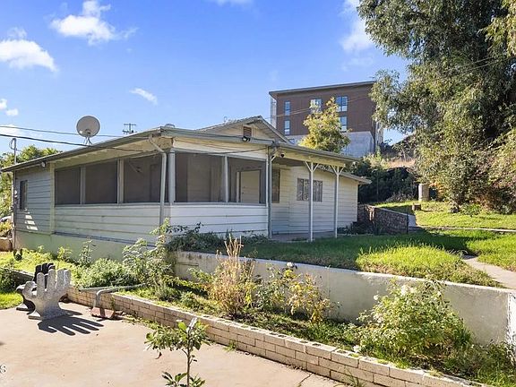2nd image of 11798 Kagel Canyon St