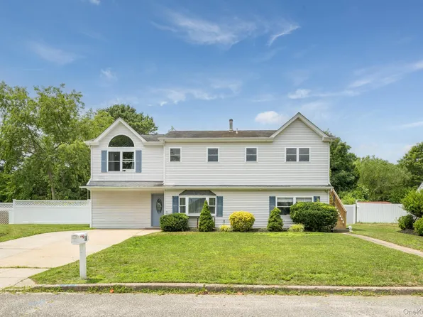36 Balsam Drive, Medford, NY 11763