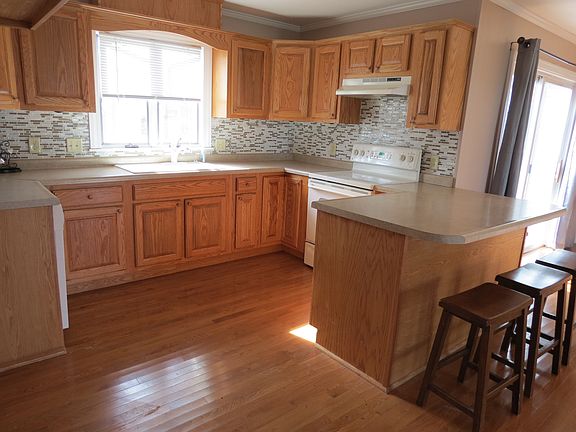 Oak Kitchen w/Bar