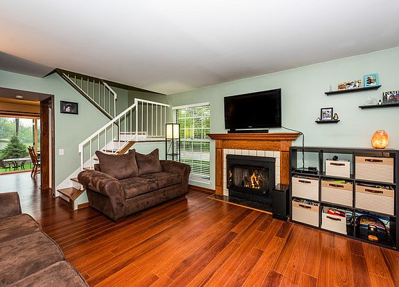 5th image of 11 E Shag Bark Ln