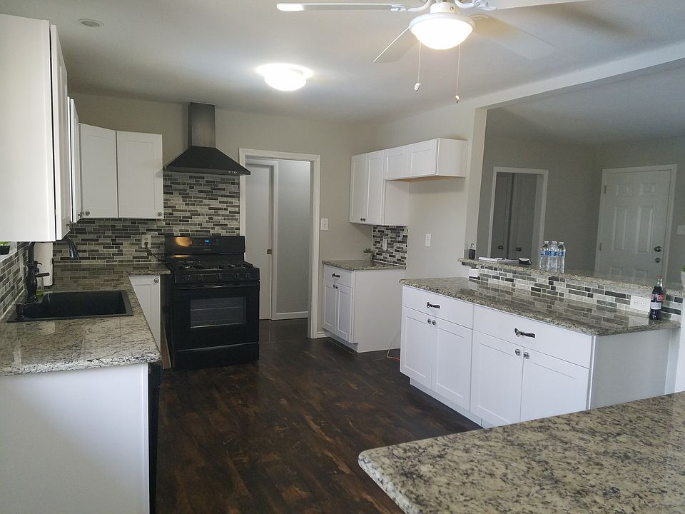 1st image of 840 Dora St