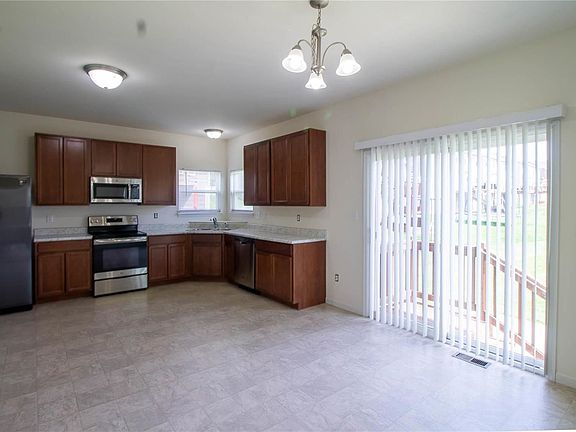 3rd image of 2073 Maryland Oaks Cir