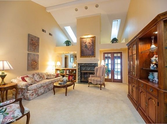 3rd image of 2190 Lake Shore Cir