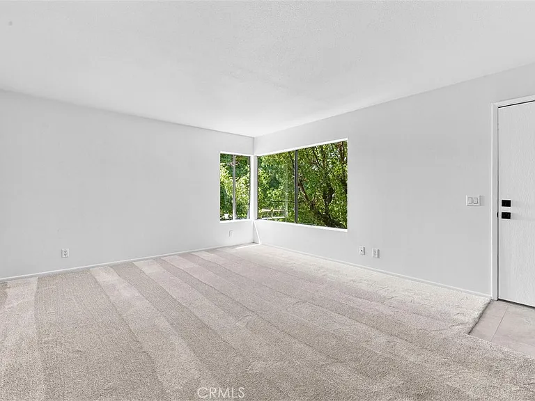 128 Clearbrook — Photo 6